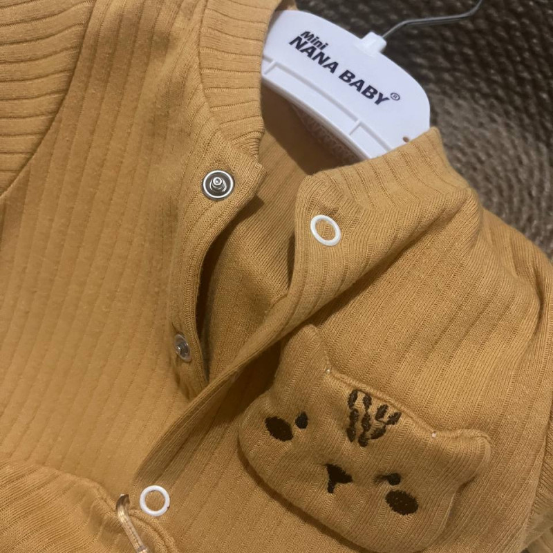 Unisex Kahverengi Kedi Kabartma Desenli Şapkalı Tulum